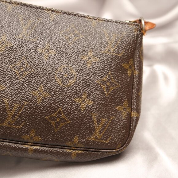 LOUIS VUITTON Pochette Monogram - Picture 3 of 9